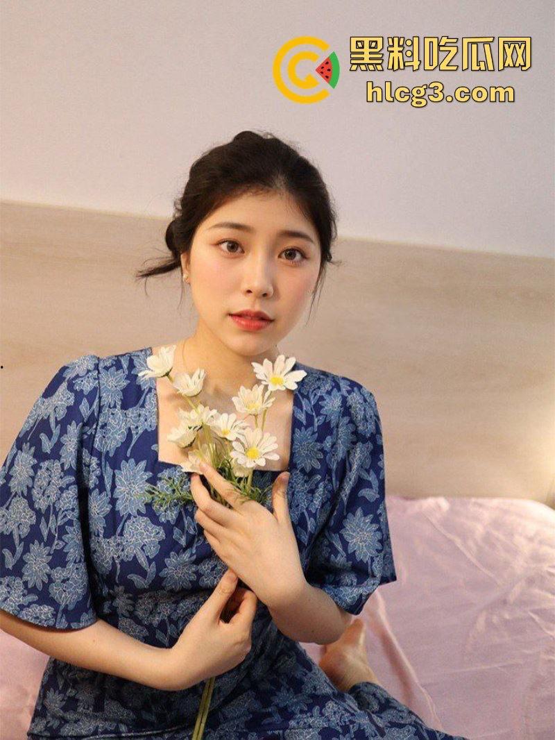 反差女友【秦嘉倪】连体黑丝露出白虎美鲍 被男友猛操淫叫不断！