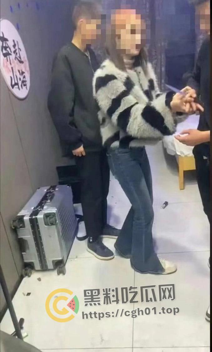 抖音热瓜！青海西宁女孩酒店被打 精神小伙小妹被围堵殴打原视频