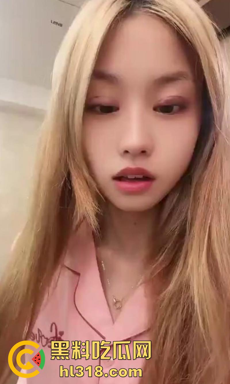 清纯颜值学生妹【王雨晴】，三点粉嫩长腿细腰，被男友忽悠下海直播，真是白瞎这小美女了！