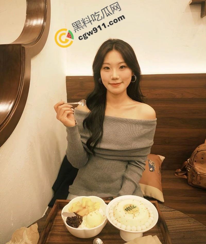 河南师范大学学妹【范静静】楼道狂野激情：窗前跪姿深喉，翘臀无套爆操，呻吟不断，血脉偾张爆裂