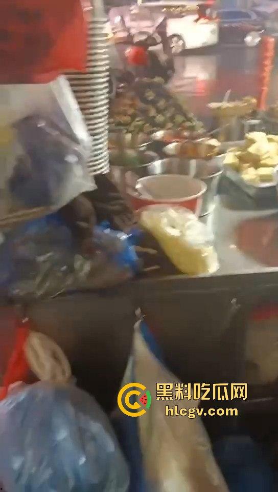 湖南长沙路边摊臭豆腐制作全过程曝光！网友现场考察直呼太惊人！