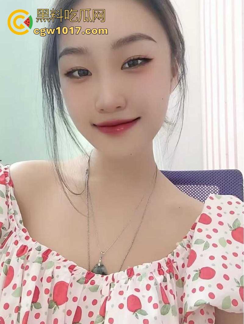 酒店幽会偷情出轨狂欢！年轻人妻母狗被情人猛攻骚穴，全程淫叫连连，不明所以的隔壁住客，以为是什么警报声了呢！