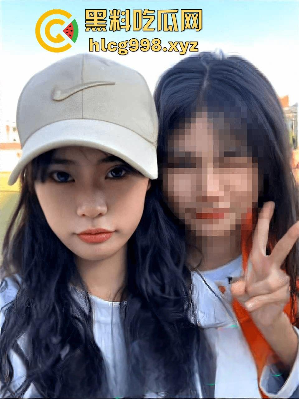 广东深圳女大学生清纯外表下的淫乱生活，性欲旺盛背地聊骚勾男人！