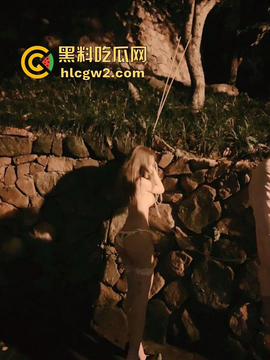 杭州顶级上流社交圈名媛【孙鲤】咖啡厅公开露出搞得满屋都是春光 顶级名媛竟然当众啪啪啪！